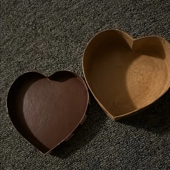 Vintage Heart-Shaped Checkered Wooden Box - Picture 3 of 5